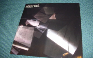 INTERPOL: Barricade CDS (Sis.postikulut)