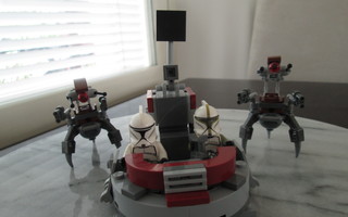 LEGO Star Wars 75000 - Clone Troopers vs. Droidekas