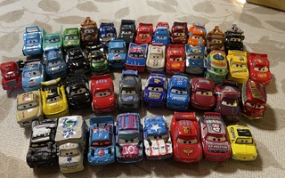 43 erilaista Cars Mini Racers autoa