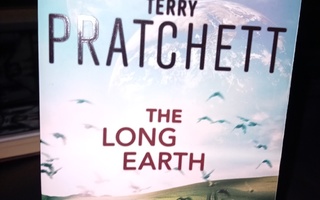 Terry Pratchett & Stephen Baxter: THE LONG EARTH (Sis.pk:t )