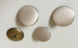 hopean värinen kevyt kantanappi 1 x Ø18mm + 3x Ø20mm