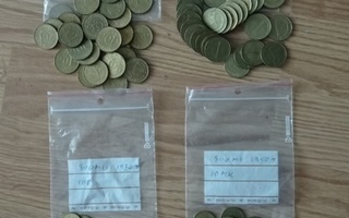 Suomi markan kolikoita: 1 mk, 10 mk, 10 p, 20 p