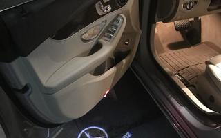 Mercedes W204 logolliset projektorivalot oviin