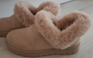 Ugg -tyyliset lämpimät turkis Kengät / Jalkineet - koko 36