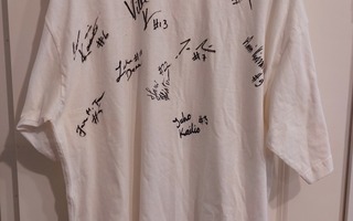 T-paita Kouvot 2004 kultajoukkueen nimmareilla