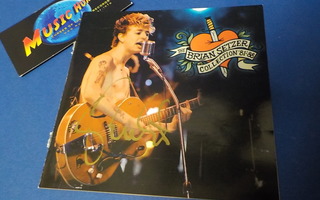 BRIAN SETZER NIMIKIRJOITUS BOOKLETISSA