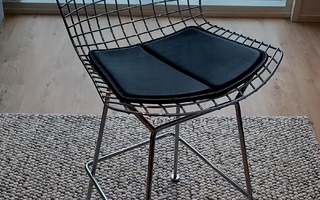 Bertoia baarituoli