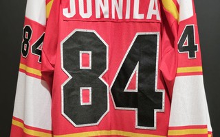 #84 Junnila Game-Worn pelipaita