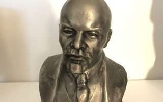 Vanha metallinen Lenin patsas