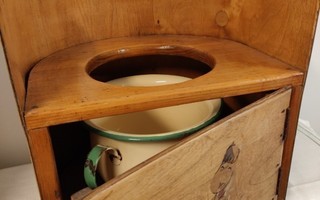 Käyttöesine tai rekvisiitaksi lasten wc-istuin pottineen