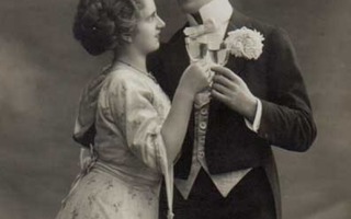 RAKKAUS / Kaunis tyttö ja mies kohottavat maljoja. 1900-l.