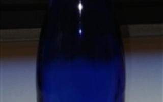 Sininen lasipullo