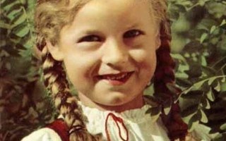 LAPSI / Soma hymyilevä lettipäinen tyttö. 1940-l.