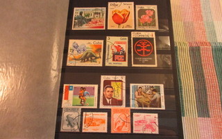 Postimerkkikansio Cuba postimerkkejä 447 kpl.