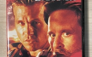 Yön metsästäjät (1996) Michael Douglas & Val Kilmer