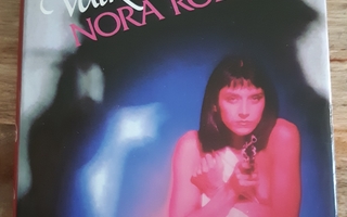 Nora Roberts - Valkea silkkiliina