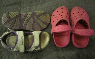 Crocs 30 ja Hummel 30 sandaalit pakettina