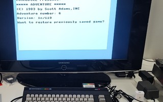 Commodore 16 tietokone ja 3 peliä