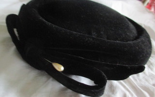 Naisten musta huopa hattu n.-30-50 luvulta