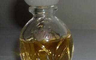 Cléa -tuoksu - jonkin verran käytetty