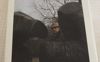 Roger Berthoud: THE LIFE OF HENRY MOORE, 1987