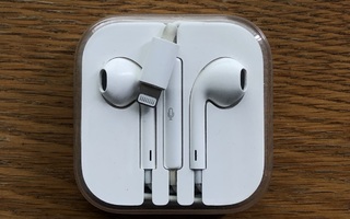 Apple EarPods kuulokkeet Lightning-liittimellä