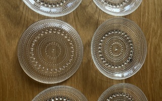 Iittala Kastehelmi asietit, design Oiva Toikka