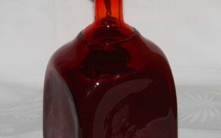 Riihimäen lasi pullo rubiininpunainen