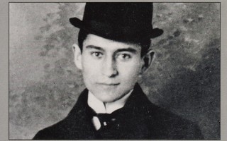 Kirjailija Franz Kafka silinterihattu päässä