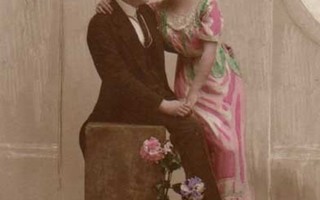 RAKKAUS / Tytön käsi istuvan miehen kaulassa. 1900-l.