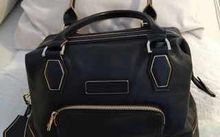 Musta Longchamp käsilaukku