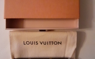 Louis Vuitton 4 key holder Monogram canvas, uusi.