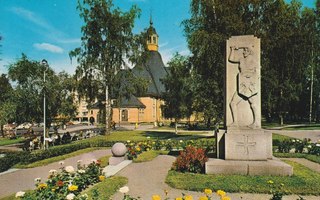 Lappeenranta: Sankaripatsas ja Lappeen kirkko