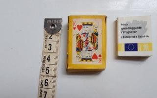 Korttipakka minikoko 4,5 x 3 cm ja eu kirja kork. 3 cm