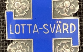 LOTTA-SVÄRD MERKKI 1920-LUVULTA, NUMEROITU, 3X3 CM, HOPEAA