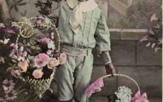 LAPSI / Tummapiirteinen poika ja kauniit kukkakorit. 1900-l.