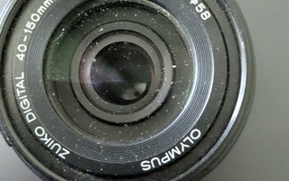 Olympus Zuiko 40-150 mm objektiivi