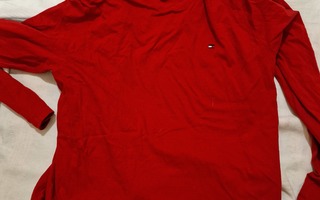 Tommy Hilfiger punainen pitkähihainen paita. Koko L.