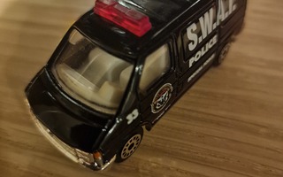 S.W.A.T Police Van -pikkuauto 1/64