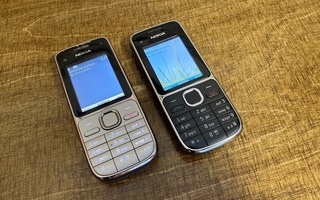 2 X Nokia C2 + akkuja + laturit