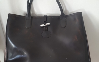 Tummanruskea Longchamp Roseau -laukku