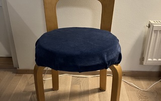Puinen tuoli (Artek malli 66 ?)