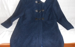 Tumman sininen välikausi takki