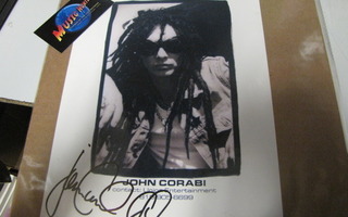 JOHN CORABI PROMOKUVA NIMMARILLA