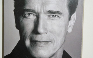 Arnold Schwarzenegger : TOTAL RECALL Uskomaton elämän-