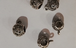 Koristekuviollisia pyöreitä metallisia helmiä, 4 kpl