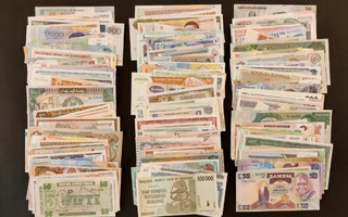 300 erilaisia seteleitä UNC