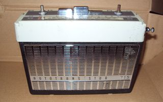 Akkord Autotransistor 715 matkaradio