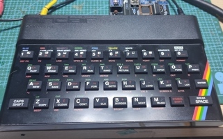 Uusi ZX spectrum Sinclair 128 iso setti