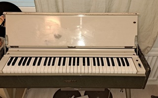 yamaha L-15B kosketinsoitin